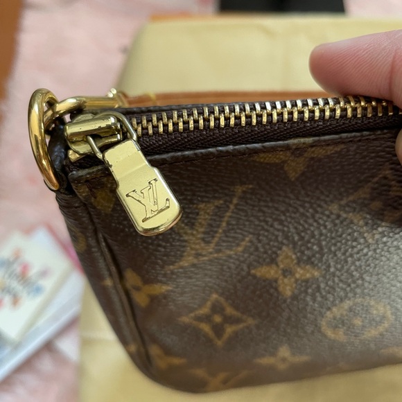 Louis vuitton pochette accessories with strap!SOLD - Picture 11 of 13